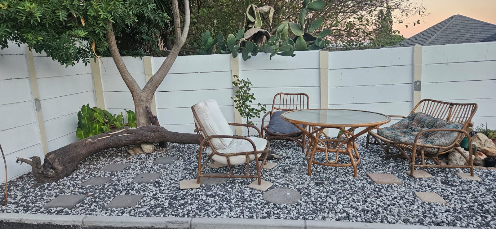Minak Guest House