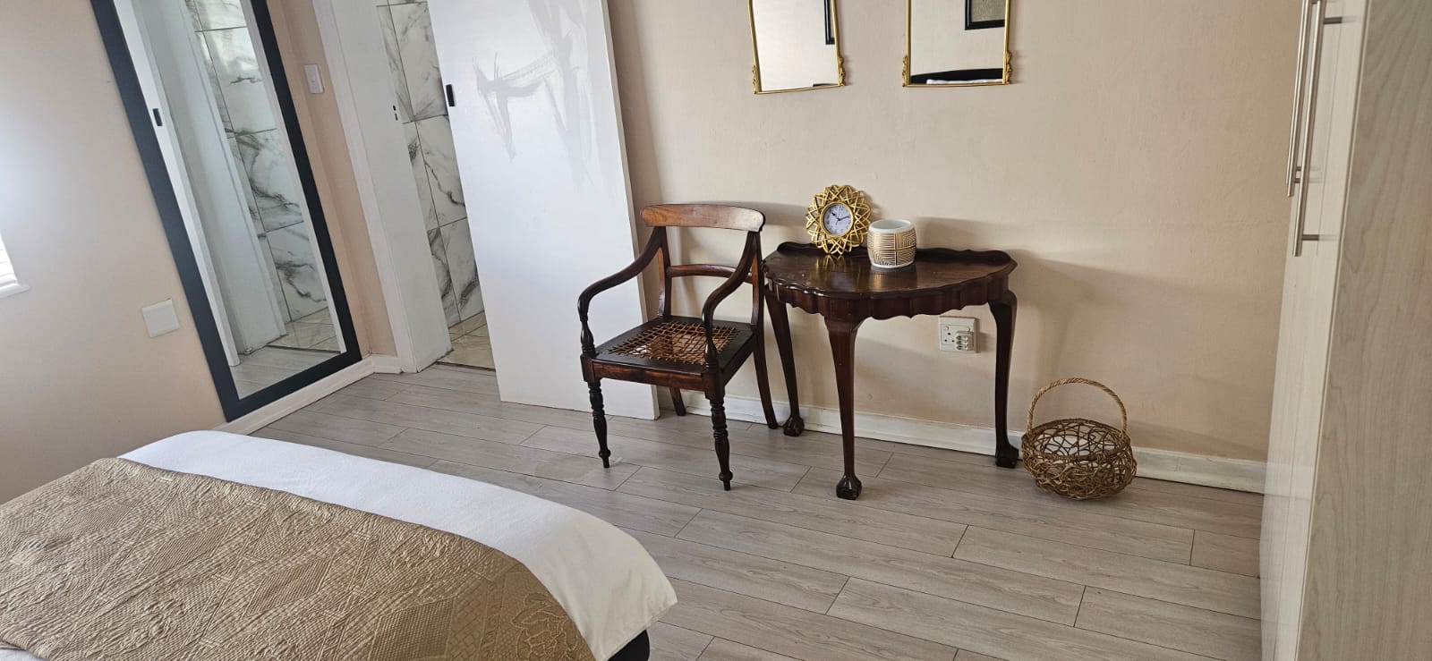 Minak Guest House