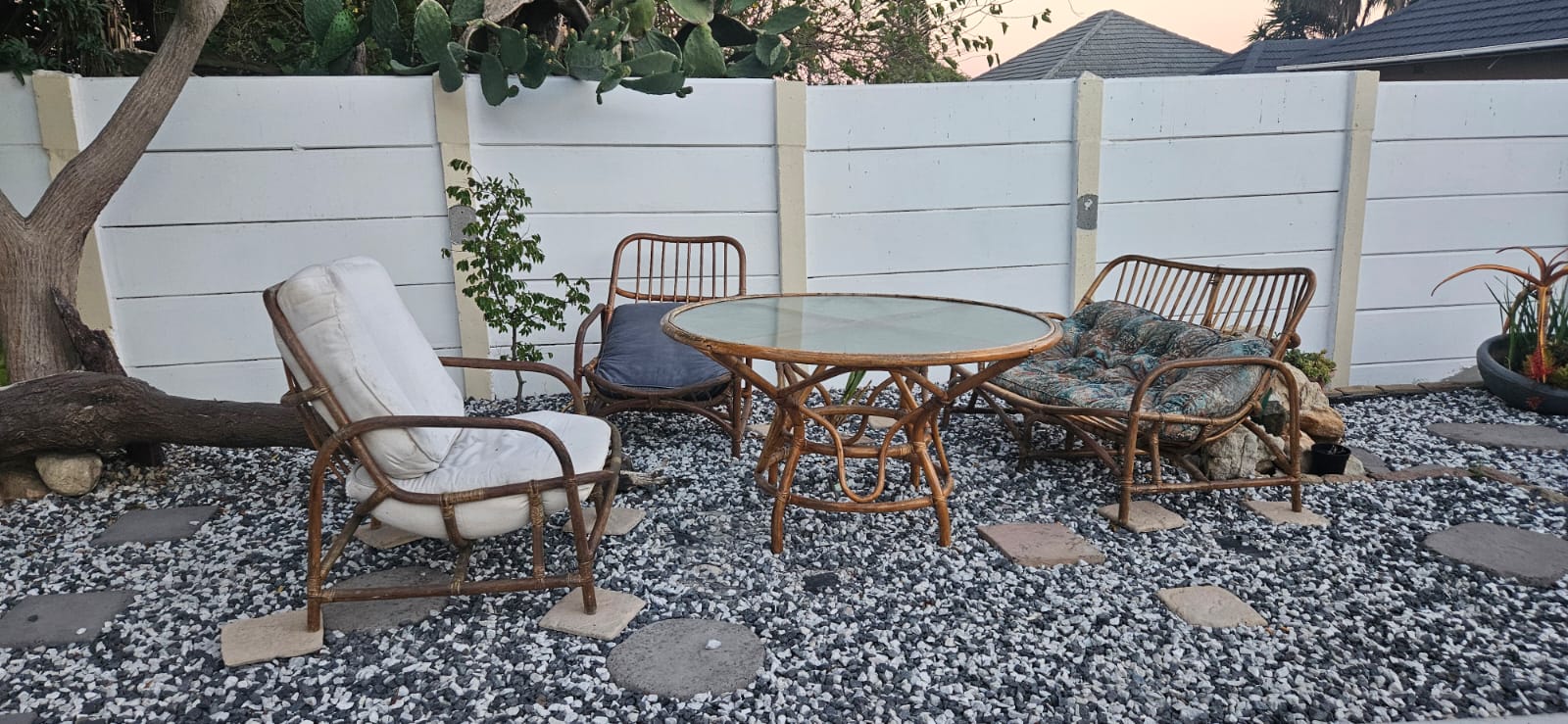 Minak Guest House